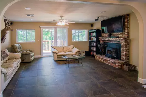 1556 Riviera Dr, Redding, CA 96001 photo 5