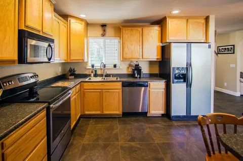 1556 Riviera Dr, Redding, CA 96001 photo 11