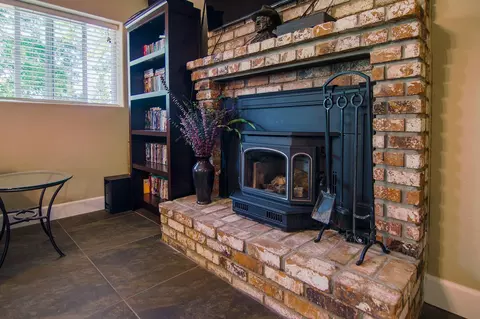 1556 Riviera Dr, Redding, CA 96001 photo 7