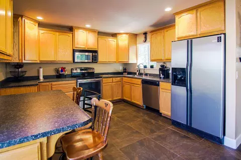 1556 Riviera Dr, Redding, CA 96001 photo 9