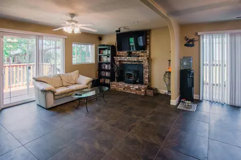 1556 Riviera Dr, Redding, CA 96001 photo 6
