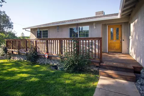 1556 Riviera Dr, Redding, CA 96001 photo 3