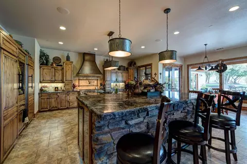 15068 Diggins Way, Redding, CA 96001 photo 3