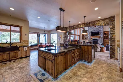 15068 Diggins Way, Redding, CA 96001 photo 5