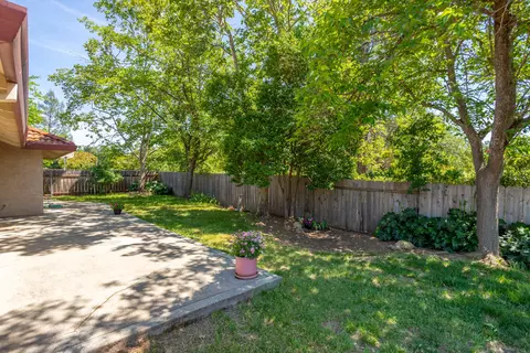 3688 Somerset Ave, Redding, CA 96002 photo 21