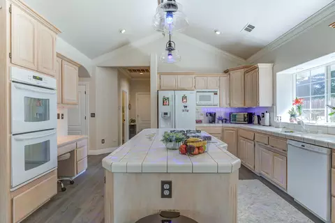 2625 Castlewood Dr, Redding, CA 96002 photo 17