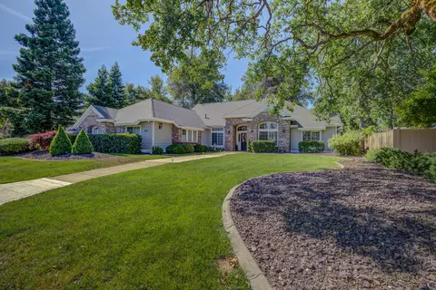 2625 Castlewood Dr, Redding, CA 96002 photo 2