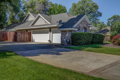 2625 Castlewood Dr, Redding, CA 96002 photo 3