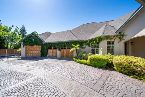 2590 Crescent Moon Ct, Redding, CA 96001 photo 4