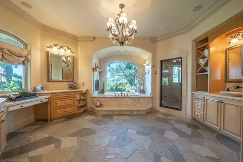 2590 Crescent Moon Ct, Redding, CA 96001 photo 27