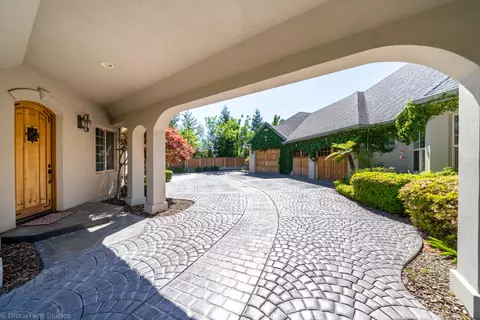 2590 Crescent Moon Ct, Redding, CA 96001 photo 6