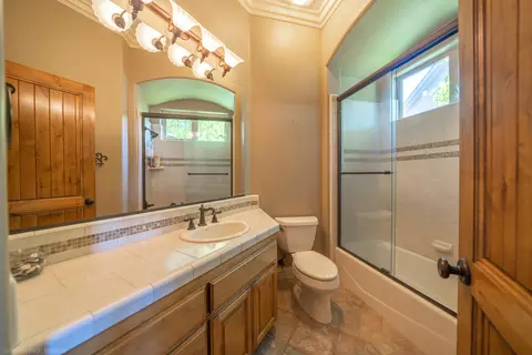 2590 Crescent Moon Ct, Redding, CA 96001 photo 32