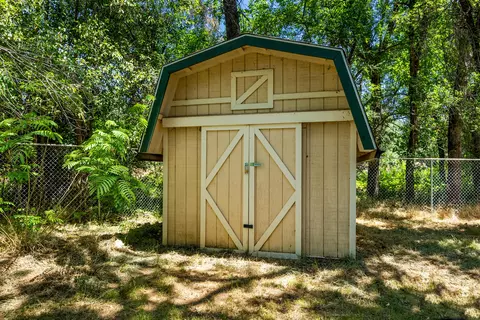 18064 Blackberry Ln, Redding, CA 96003 photo 23
