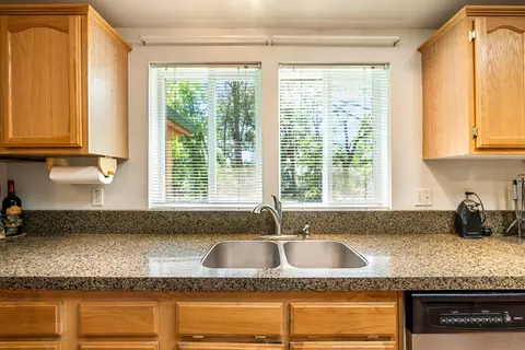 18064 Blackberry Ln, Redding, CA 96003 photo 8