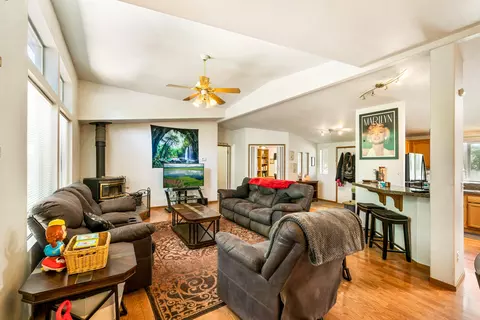 18064 Blackberry Ln, Redding, CA 96003 photo 3