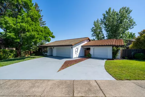 459 Woodcliff Dr, Redding, CA 96003 photo 1