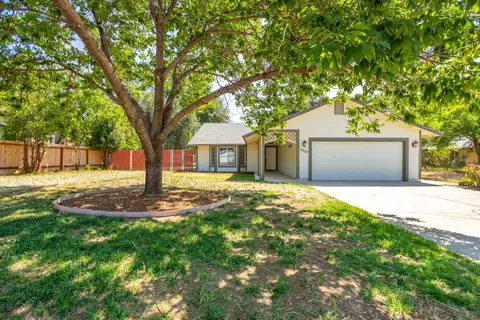 3527 Adams Ln, Redding, CA 96002 photo 2