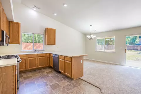 3527 Adams Ln, Redding, CA 96002 photo 5