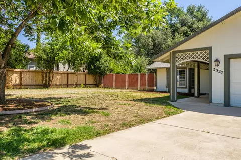 3527 Adams Ln, Redding, CA 96002 photo 3