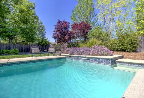 2334 Candlewood Dr, Redding, CA 96003 photo 3