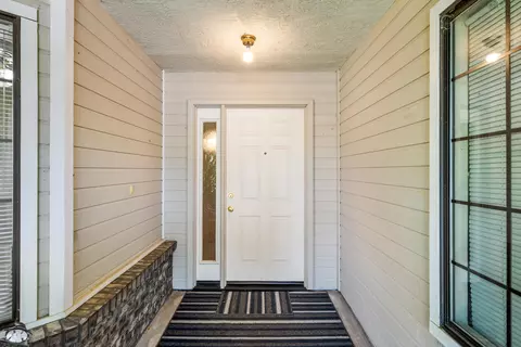 3177 Howard Dr, Redding, CA 96001 photo 2