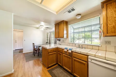 3177 Howard Dr, Redding, CA 96001 photo 4