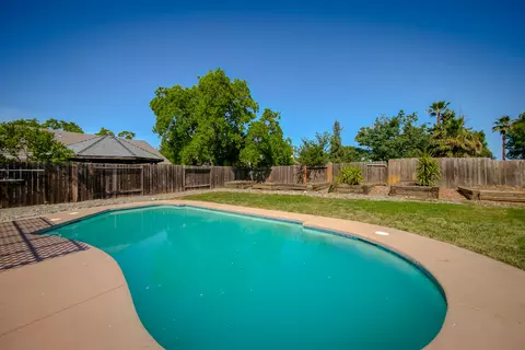 1661 Oak Mesa Ln, Redding, CA 96003 photo 3