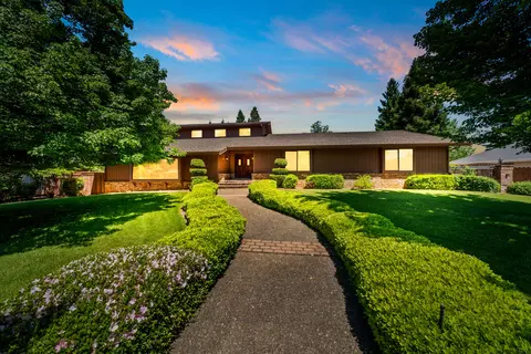 2552 Templeton Dr, Redding, CA 96002 photo 2