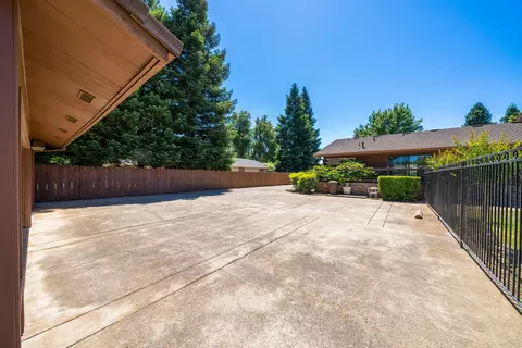 2552 Templeton Dr, Redding, CA 96002 photo 43