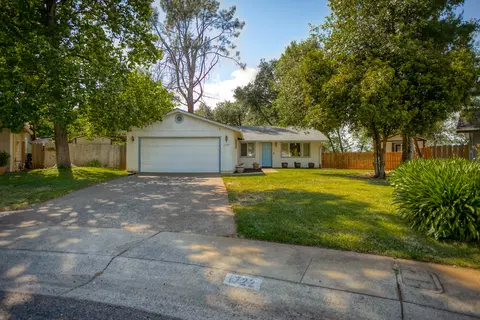 1722 Summerfield Ct, Redding, CA 96002 photo 1