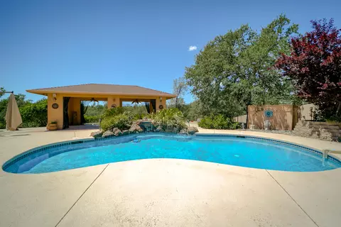 2391 Hope Ln, Redding, CA 96003 photo 3