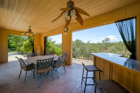 2391 Hope Ln, Redding, CA 96003 photo 4