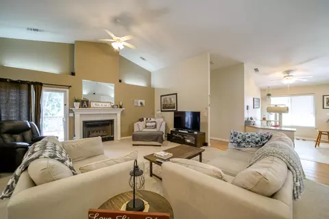1143 Rollingview Dr, Redding, CA 96003 photo 6