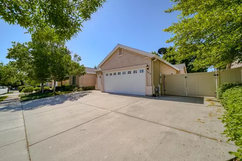 943 Leisha Ln, Redding, CA 96001 photo 3