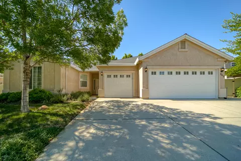 943 Leisha Ln, Redding, CA 96001 photo 2