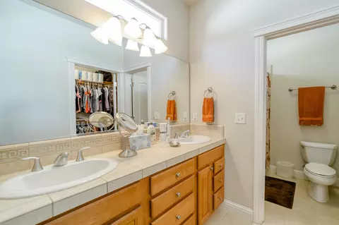 943 Leisha Ln, Redding, CA 96001 photo 10