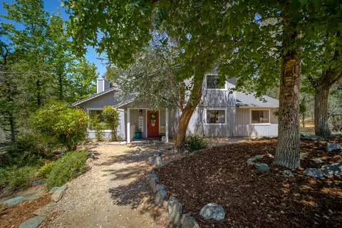 7874 Castle View Ln, Redding, CA 96001 photo 1