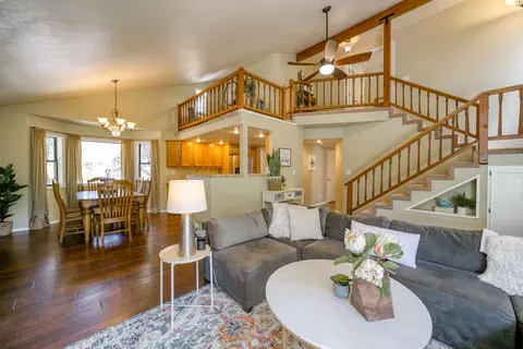 7874 Castle View Ln, Redding, CA 96001 photo 4