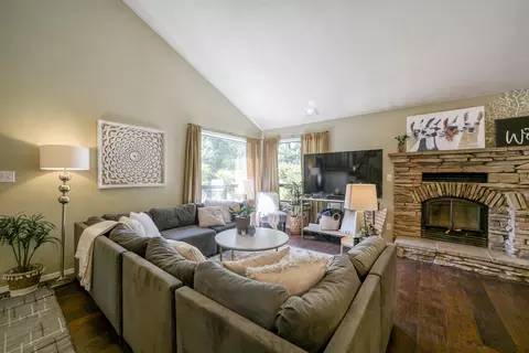 7874 Castle View Ln, Redding, CA 96001 photo 3
