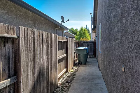 698 Casa Buena St, Redding, CA 96003 photo 40
