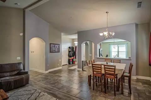 698 Casa Buena St, Redding, CA 96003 photo 6