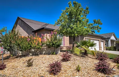 698 Casa Buena St, Redding, CA 96003 photo 4