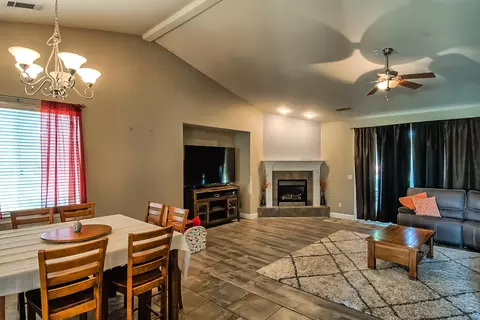 698 Casa Buena St, Redding, CA 96003 photo 8