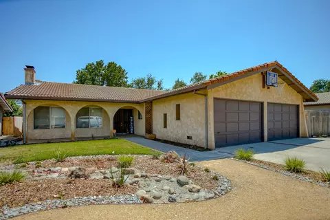 2535 Erin Ln, Redding, CA 96002 photo 1