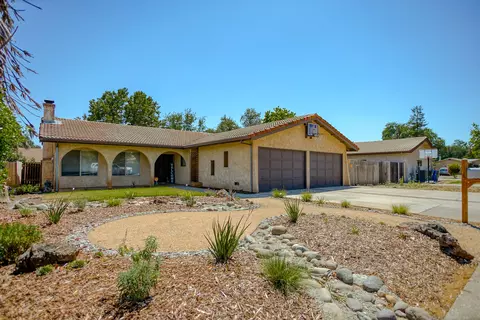2535 Erin Ln, Redding, CA 96002 photo 2