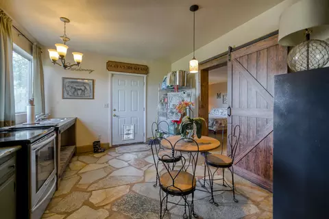 353 Pearl St, Redding, CA 96003 photo 9