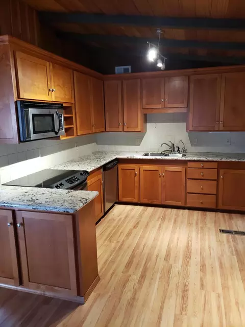 1605 Oak St, Redding, CA 96001 photo 2