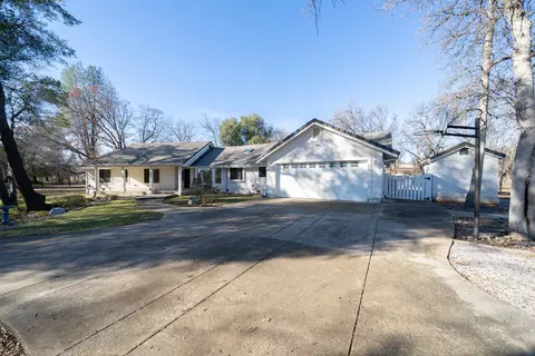 13386 Pala Mesa Cir, Redding, CA 96003 photo 2