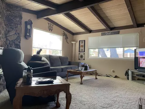 1381 Gordon Ln, Redding, CA 96002 photo 3