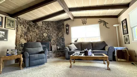 1381 Gordon Ln, Redding, CA 96002 photo 2